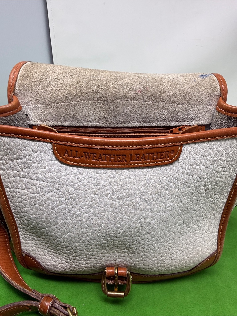 Dooney Bourke White Pebbled Leather Bag - Picture 17 of 17